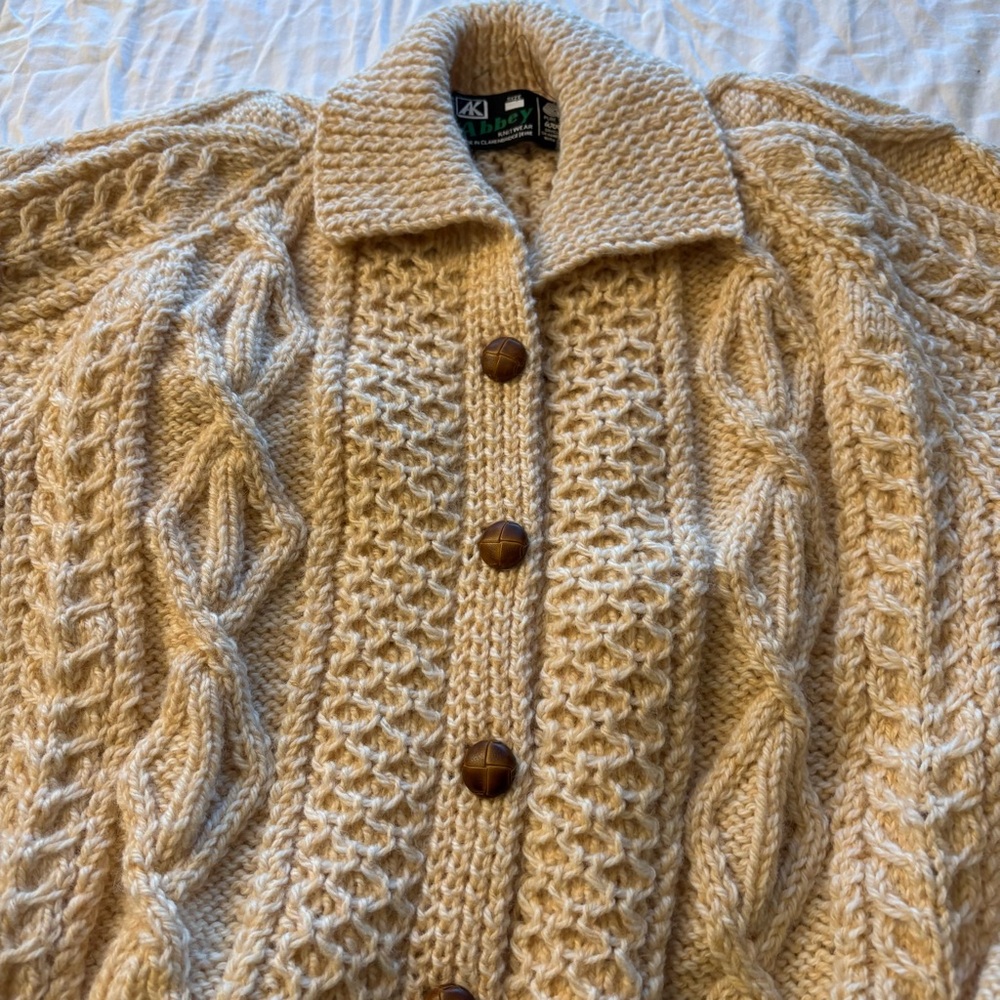 Vtg Abbey Knitwear 100% Irish
Wool Fisherman Chunky Cable Cardigan Sweater S/M - Picture 12 of 14